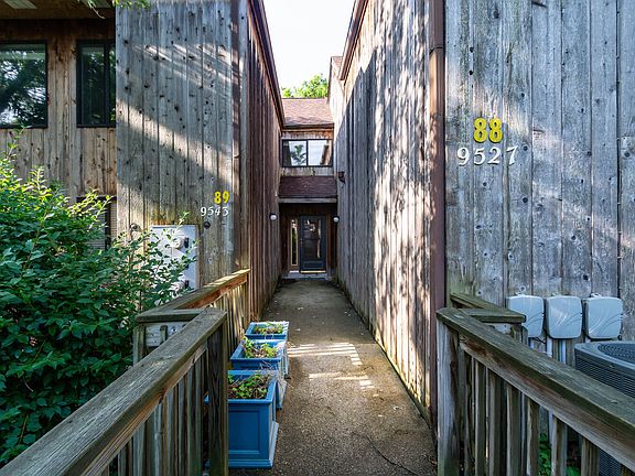 3rd image of 9543 S Pointe Lasalles Dr #89