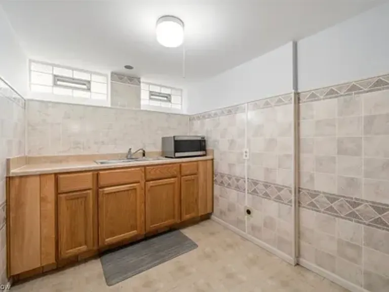 8211 Whittington Dr — Photo 19