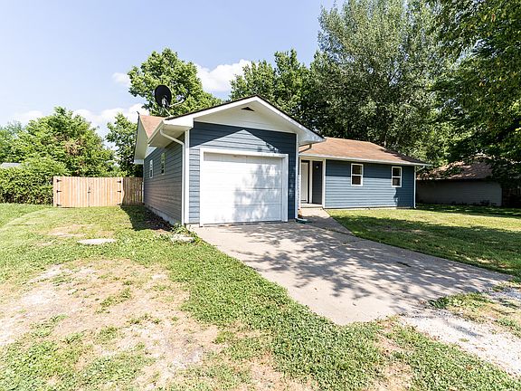 2nd image of 120 Grand Prairie Dr