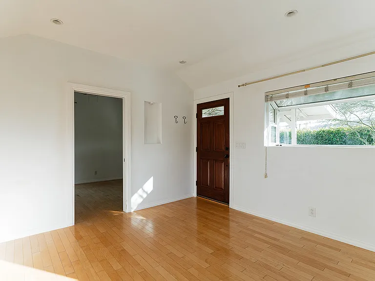 2841 Los Feliz Dr — Photo 8
