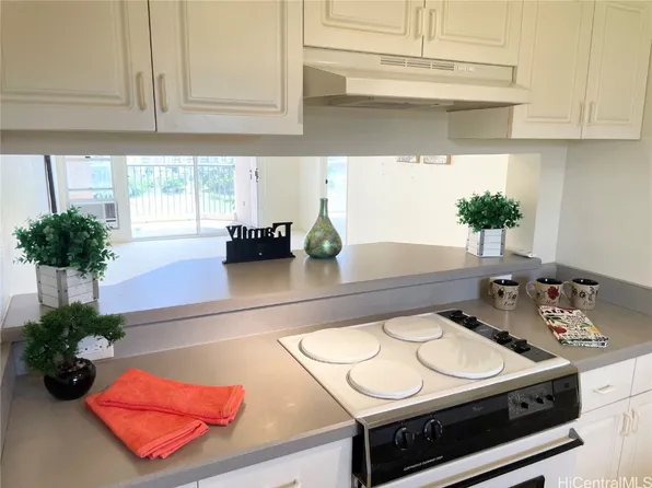 3054 Ala Poha Pl APT 1107, Honolulu, HI 96818