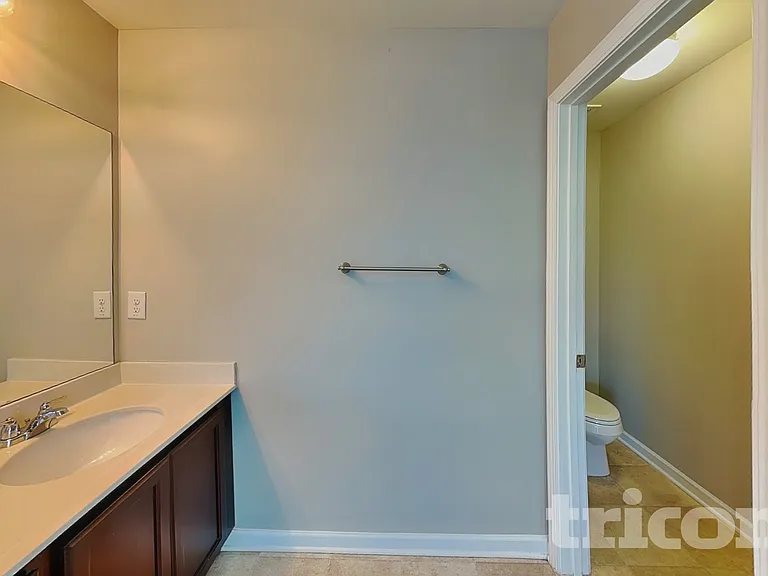 216 Stillwood Dr — Photo 8