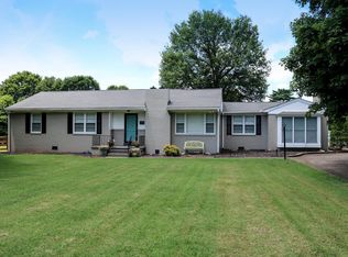 1103 N Charlotte St, Dickson, TN 37055