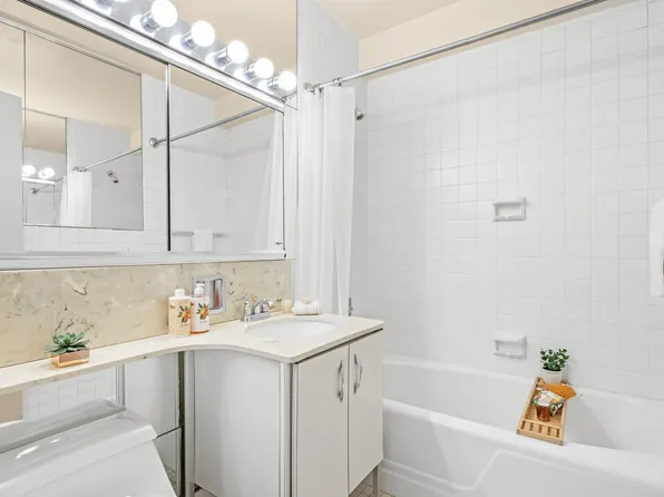 20 East 9th Street image 21 of 38