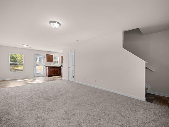 5th image of 107 Deanne Ln