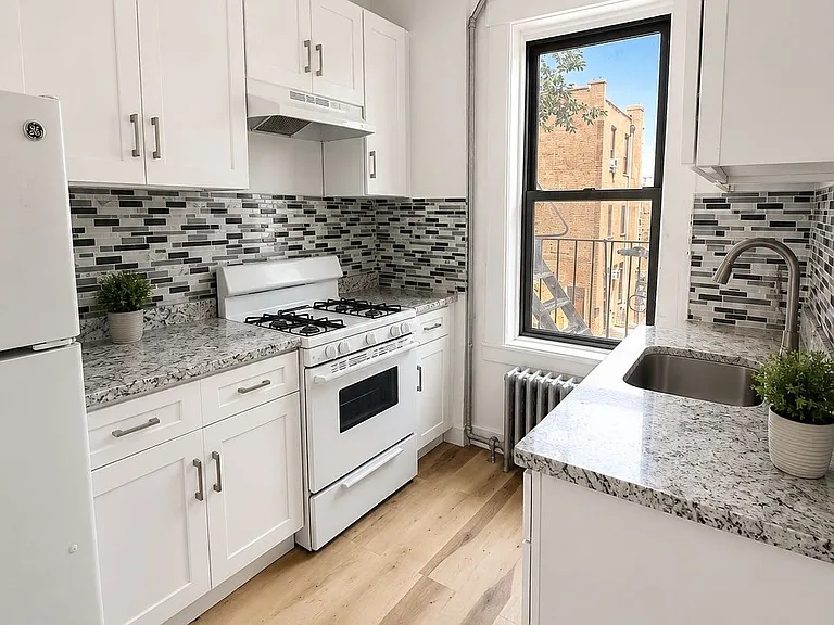 6502 Fresh Pond Rd #2L — Photo 2