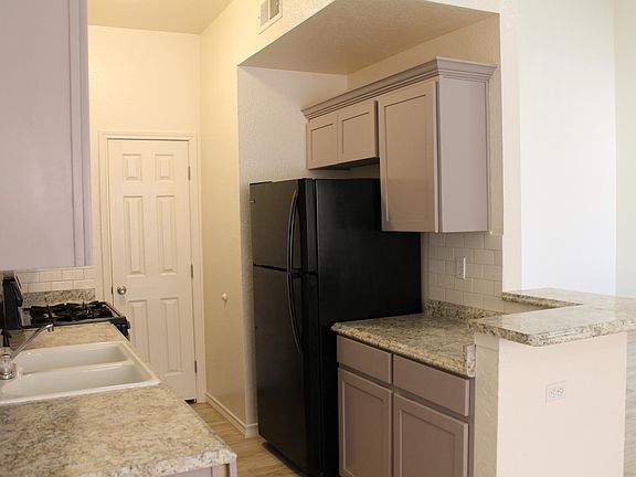 3rd image of 6109 Hanley Way #B