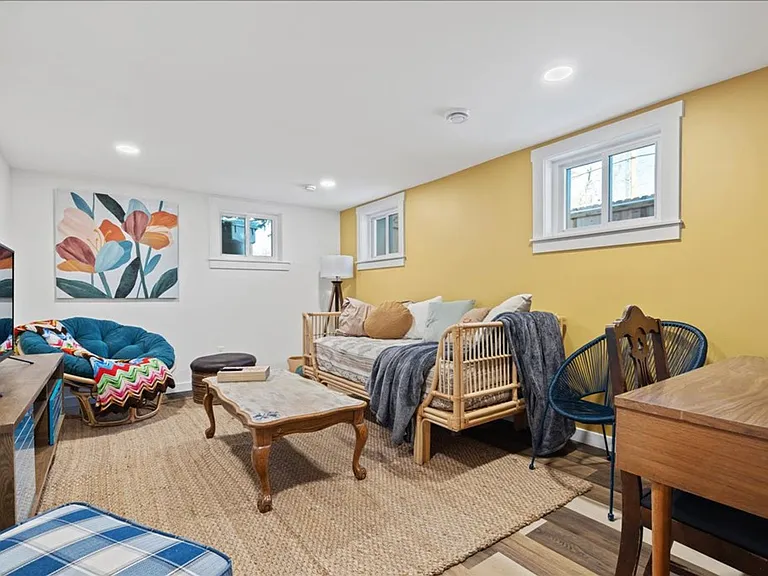 1702 Avenue C — Photo 13