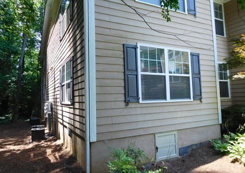 2nd image of 101 Madison Ct SE