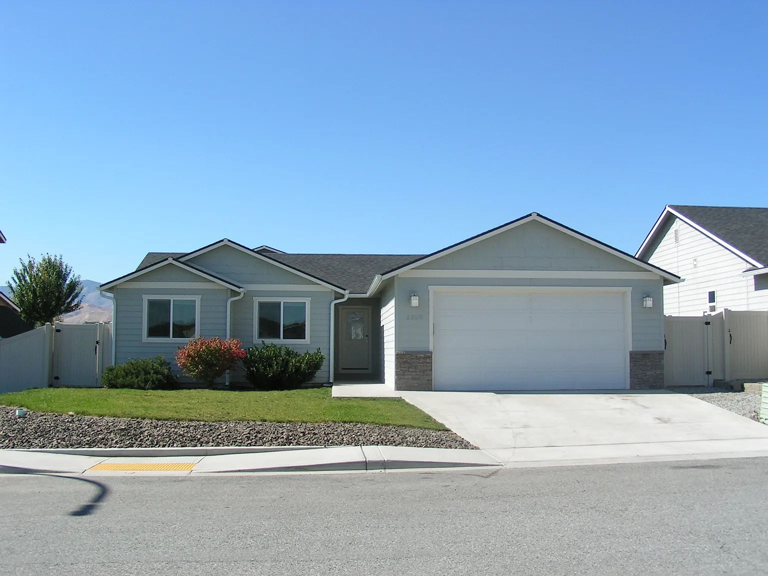 3 bed, 1402 sqft, $2,150 — Photo 2