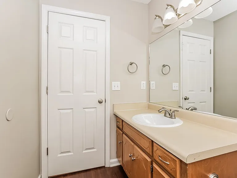 2826 Henderson Ln — Photo 15