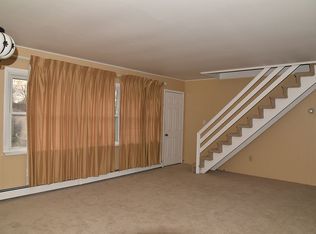 6 Appletree Dr, Levittown, PA 19055