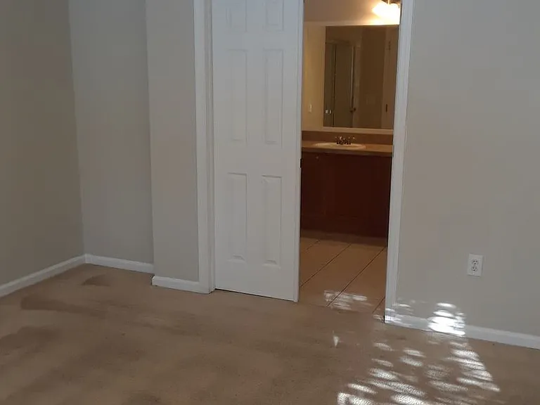 2533 Old Kent Cir — Photo 33