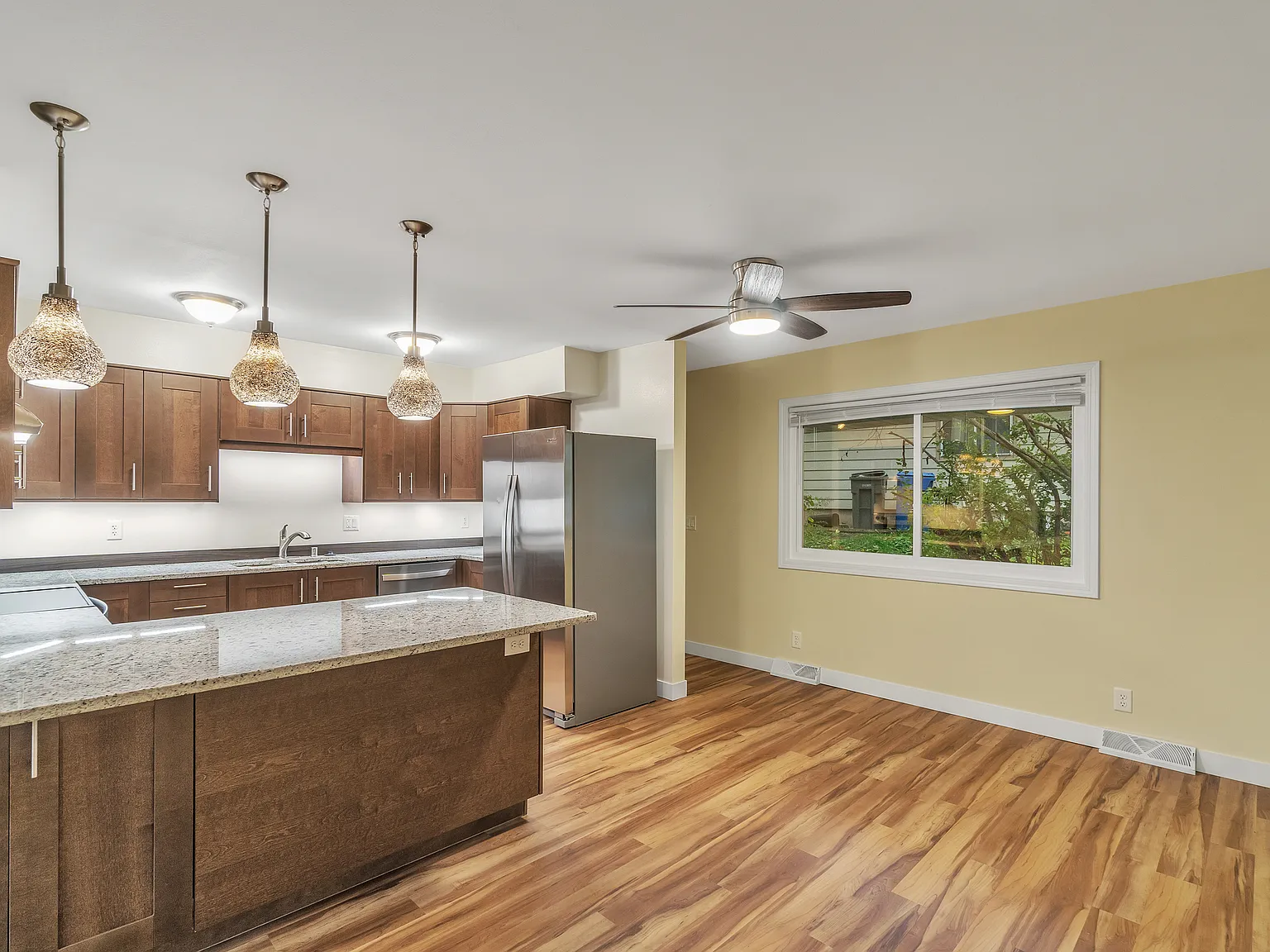 2 bed, 1000 sqft, $1,650 — Photo 4