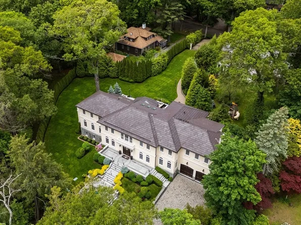 37 Radcliff Rd, Waban, MA 02468