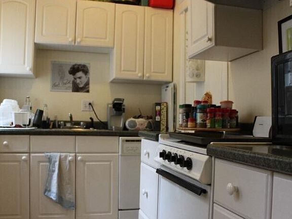 3rd image of 1637 Commonwealth Ave #1B