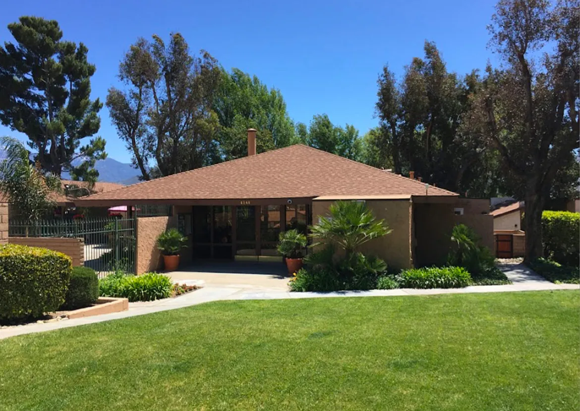 1342 Vista Serena Ave — Photo 2