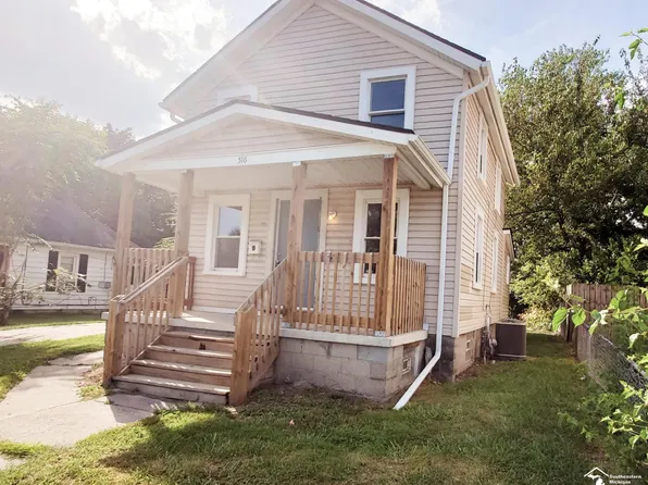 516 Eastchester St, Monroe, MI 48161