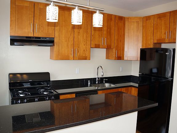 3rd image of 945 Larkin St APT 31