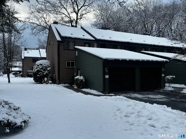 151 Wynwood Dr #151, Enfield, CT 06082