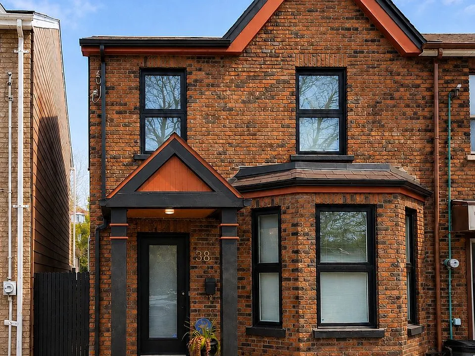 38 Henderson Ave