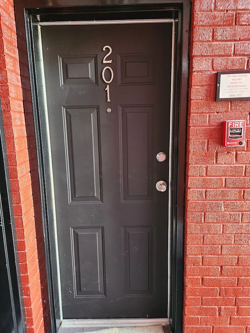 Sunny Deanwood 1 Bedroom — Photo 2