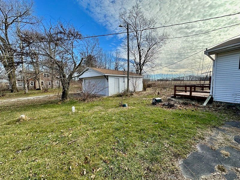 2934 E Lake Paradise Rd, Mattoon, IL 61938 | Zillow