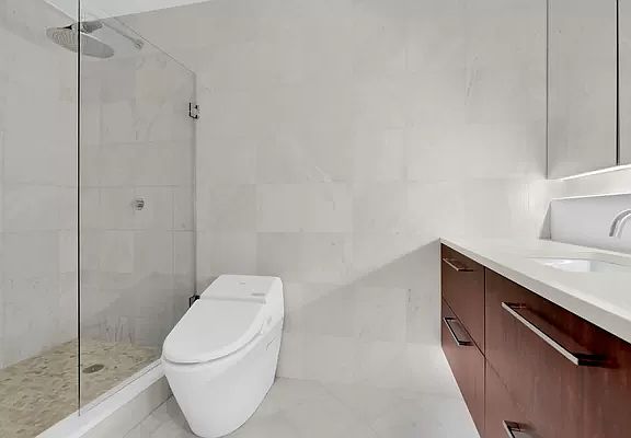 4th image of 146 W 57th St APT 47F