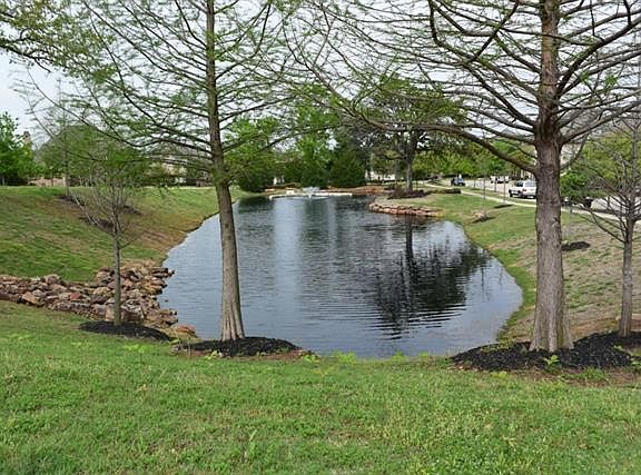 3rd image of 1837 Fountain Pass Dr