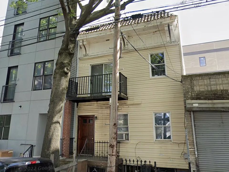 2nd image of 1271 38th St #4