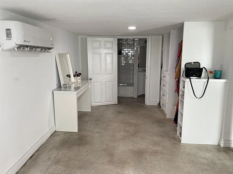 2204 Terry St — Photo 4