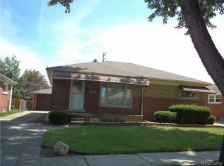 25724 San Rosa Dr, Saint Clair Shores, MI 48081