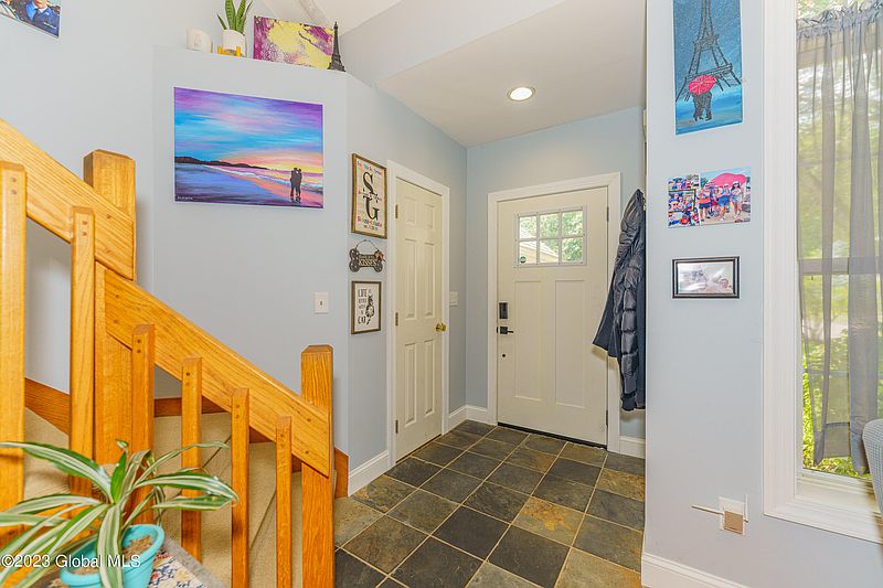 5th image of 8 Middleborough Court