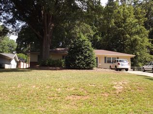 3028 Sourwood Rd, Greensboro, NC 27408