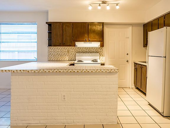 3rd image of 7211 Venetian St APT 9