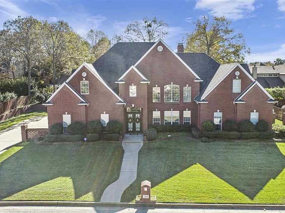3rd image of 2209 Woodlands Dr