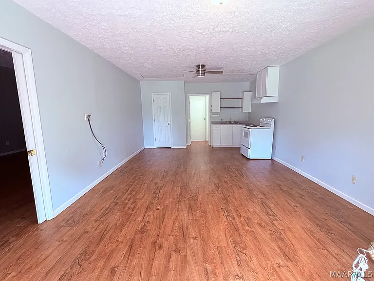 8061 Central Plank Rd — Photo 2