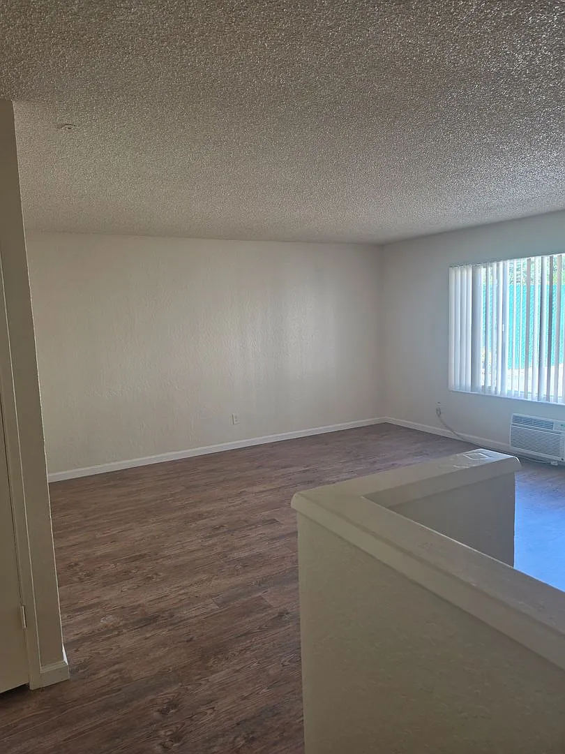 Parker Villa Apartments — Photo 2