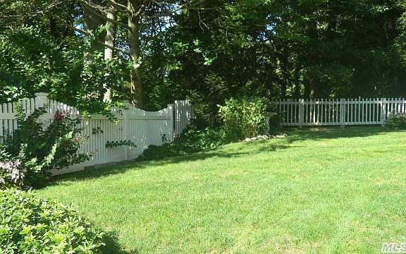 3rd image of 8 Oakcrest Ct