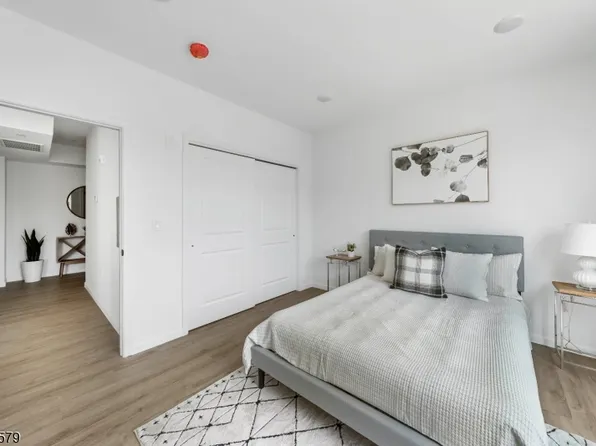 15 S 13th St #305, Newark, NJ 07107