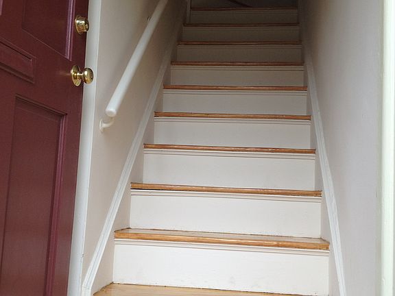 Private entrance & stairs