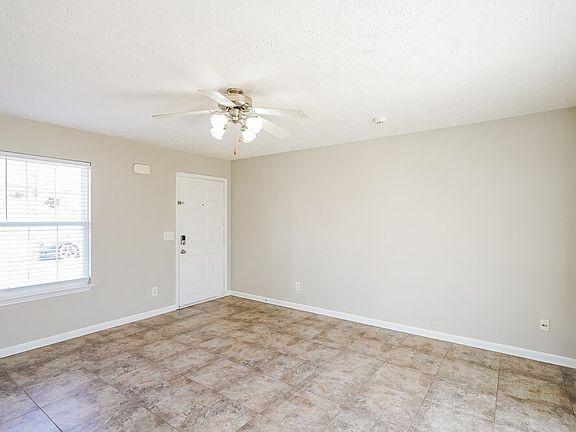 4th image of 127 Lyndhurst Dr