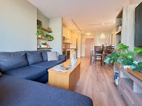 161 Georgia St W #308, Vancouver, BC V6B 0K9