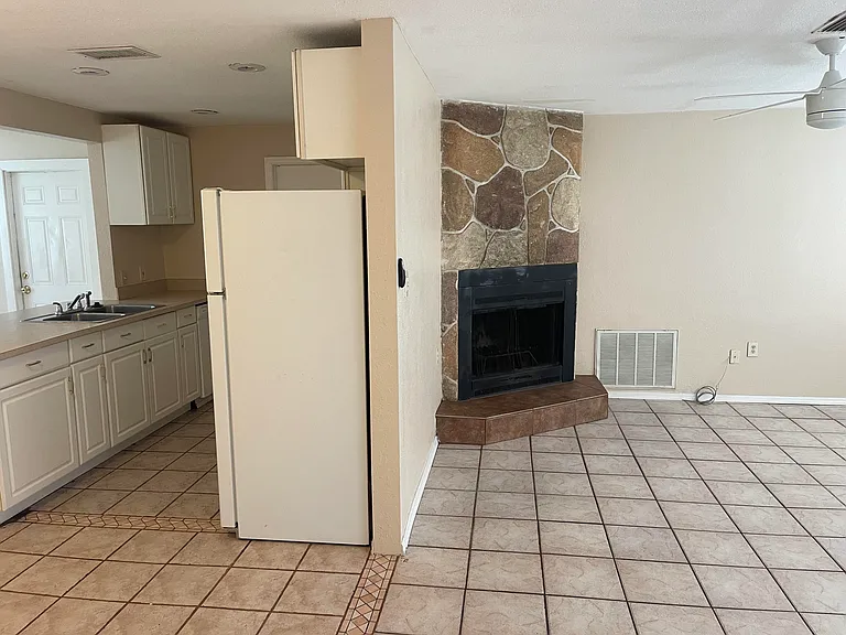 5633 Auld Ln — Photo 10