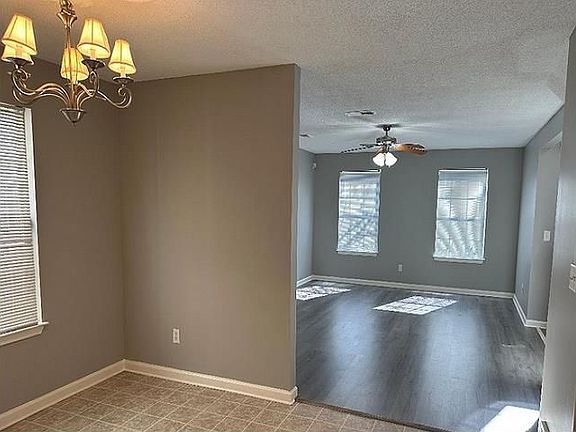 5th image of 8532 Shady Elm Dr