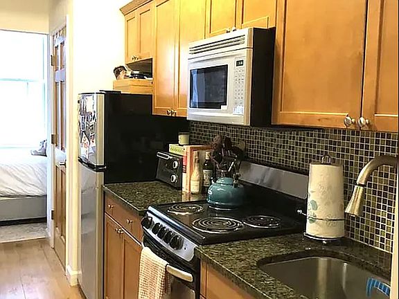 2nd image of 164 Ludlow St APT 2