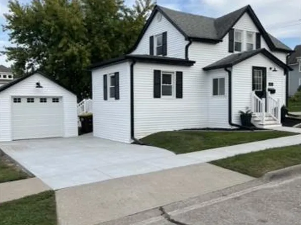 219 S Olive St, Maquoketa, IA 52060