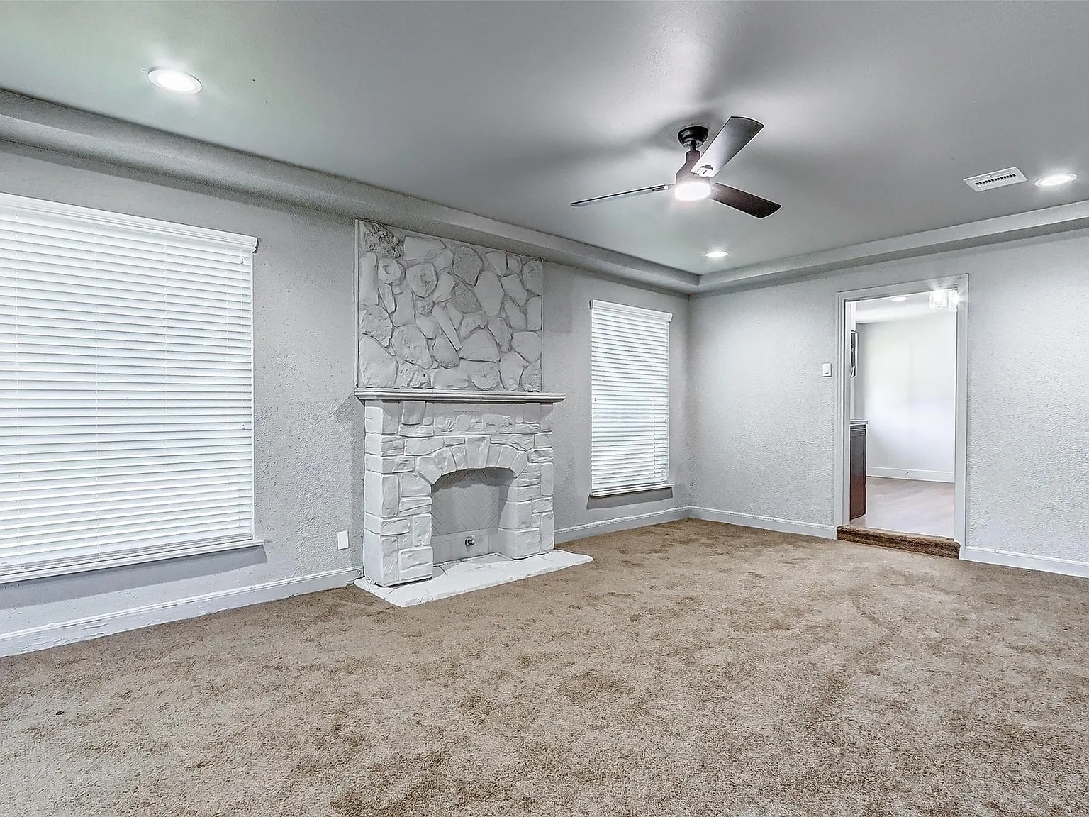 3 bed, 2.0 bath, 1460 sqft, $2,200 — Photo 4