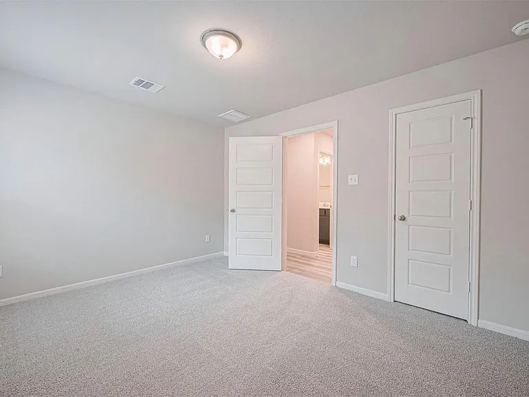 5818 Capri Forest Dr — Photo 22