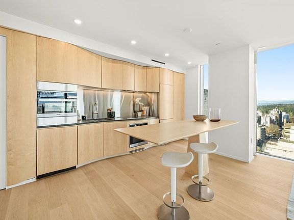 4th image of 1568 Alberni St #1902